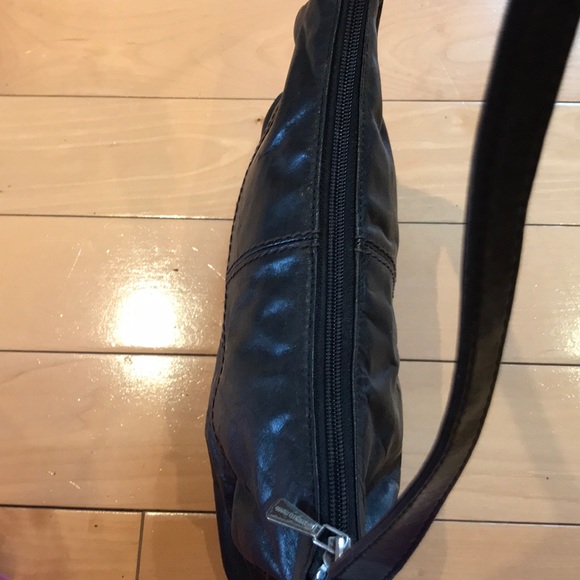 Armani leather bag - Picture 7 of 8